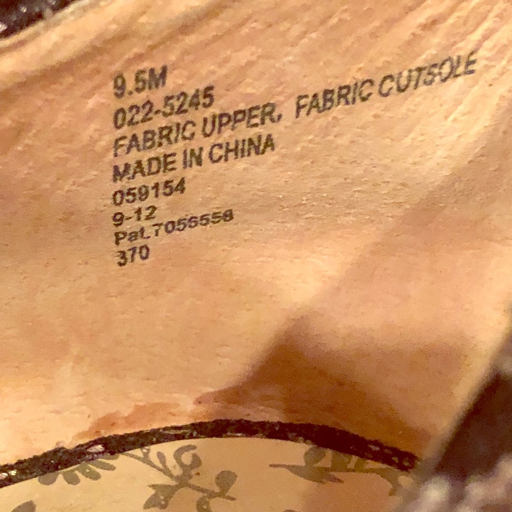 Betsey Johnson 9 1/2 black pumps